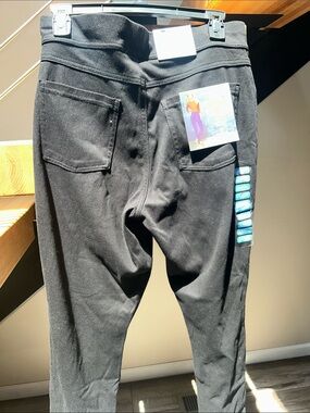 High-Rise Black Women’s Jeggings with Back Pockets